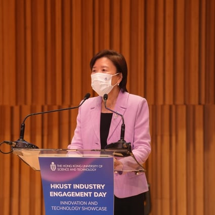 HKUST President Prof. Nancy Ip delivers the opening speech at the session.